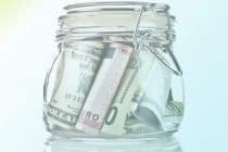 В какой валюте хранить сбережения: тенге, евро или доллары?